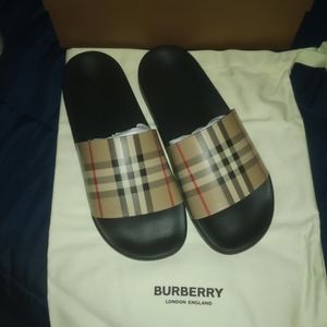 Authentic Burberry Slides size 10 (44)